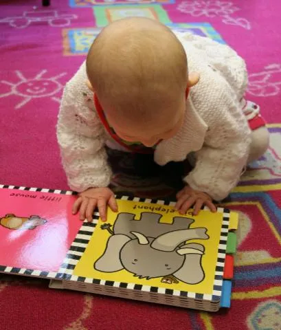 Image qui illustre: Lire C'est Bon Pour Les Bébés