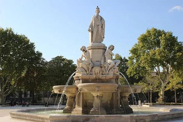 Image qui illustre: Fontaine Pradier à Nîmes - 1