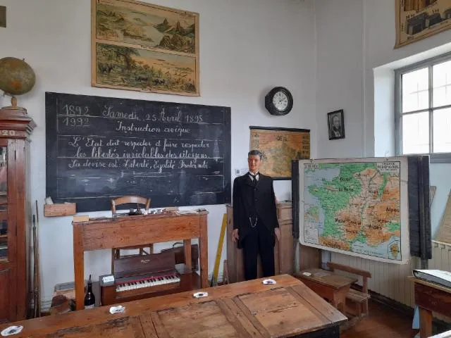Image qui illustre: Visite guidée du musée départemental de l'école publique de Charente-Maritime