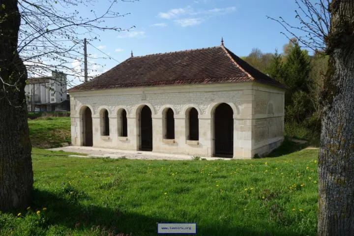 Image qui illustre: Visite du lavoir de Ravières