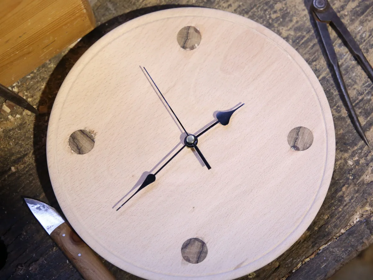 Image qui illustre: Concevez votre horloge en bois tourné à Brindas - 1