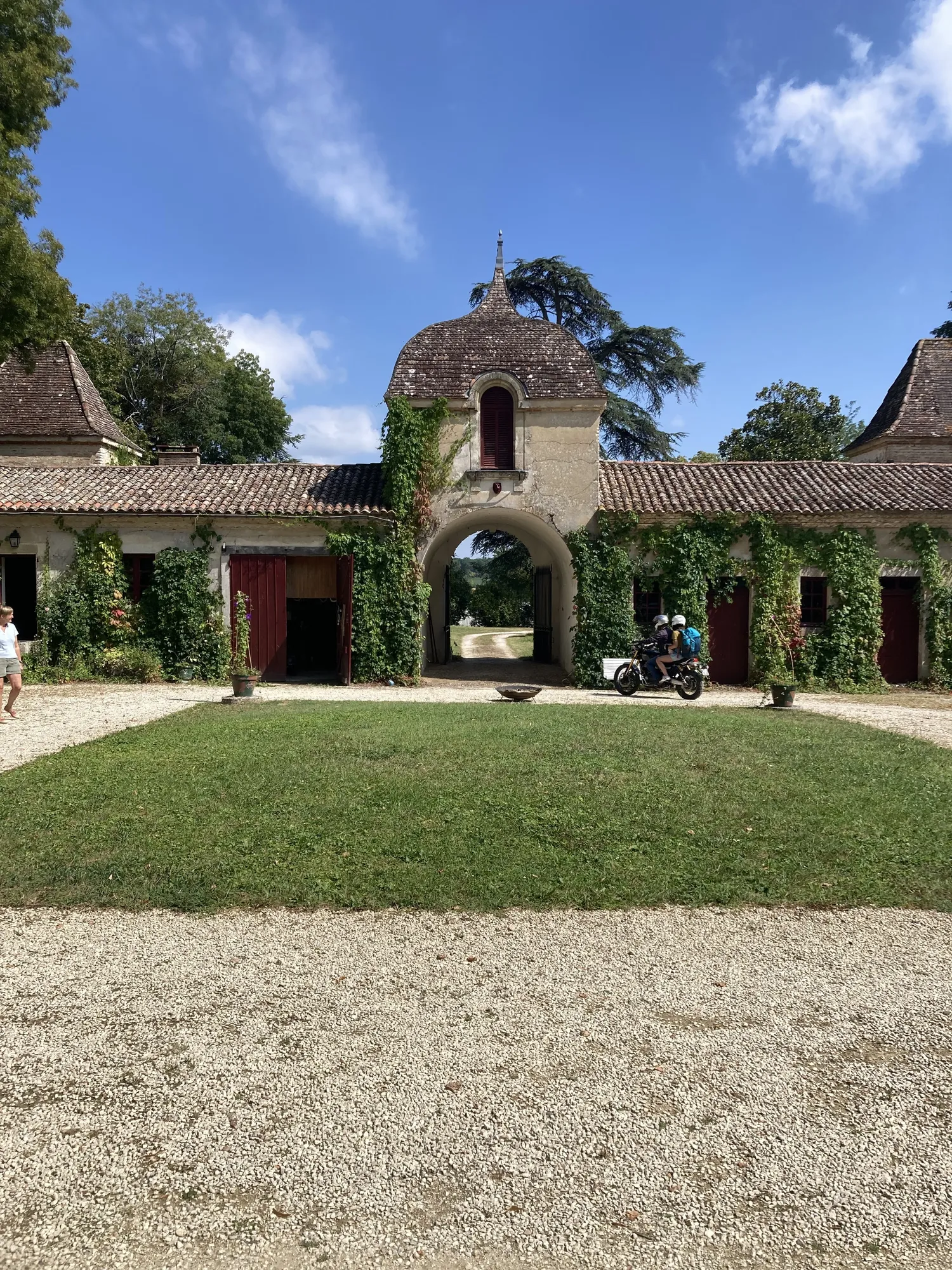Image qui illustre: Visite libre des extérieurs du château à Grateloup-Saint-Gayrand - 0