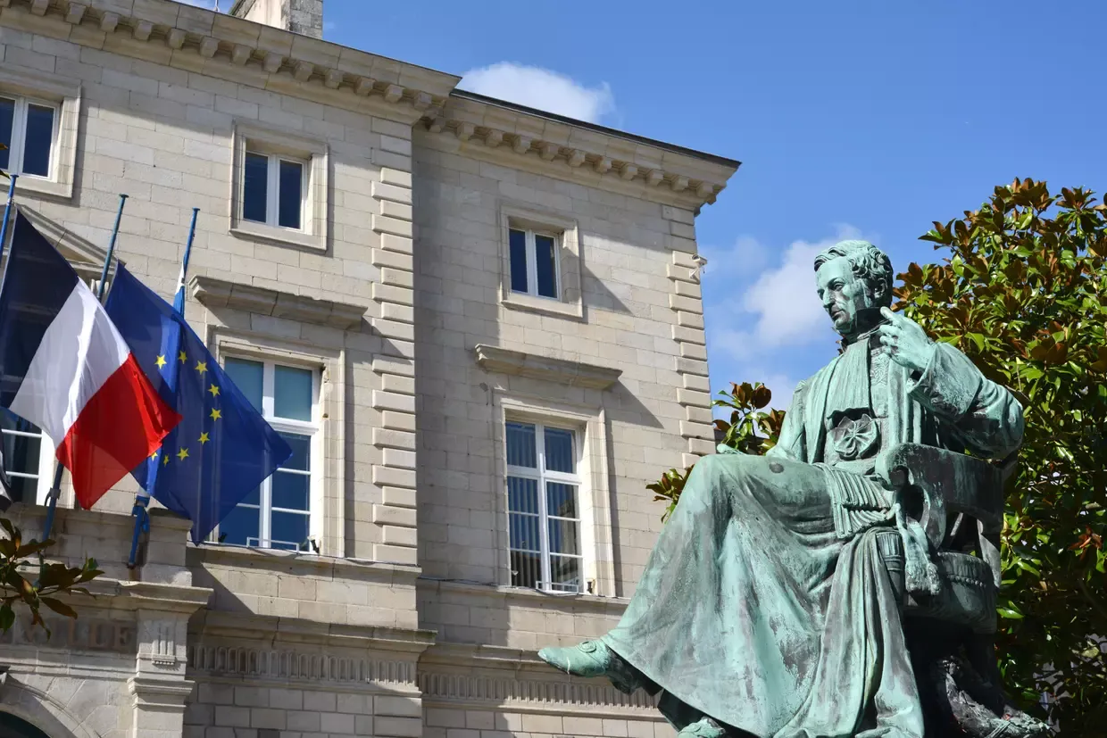 Image qui illustre: Statue de Laënnec à Quimper - 1