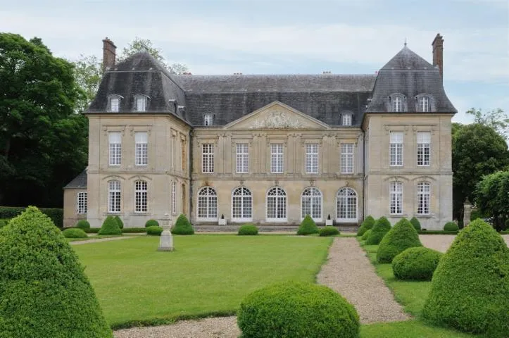 Image qui illustre: Château De Boury