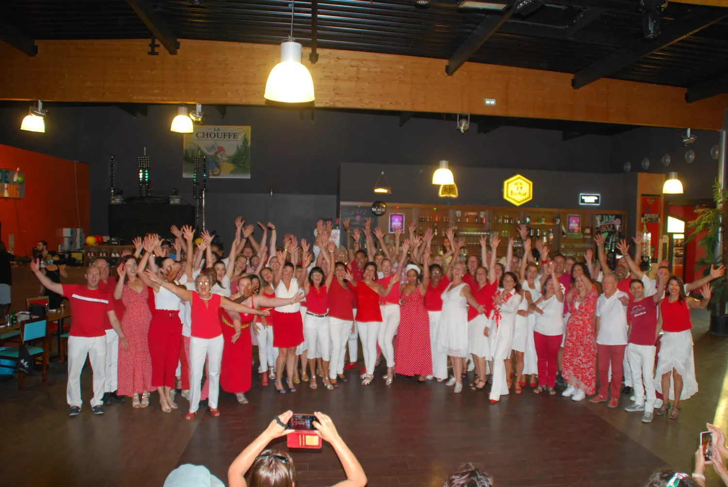 Image qui illustre: Soirée Spectacle Danses Latines à Saint-Brevin-les-Pins - 0