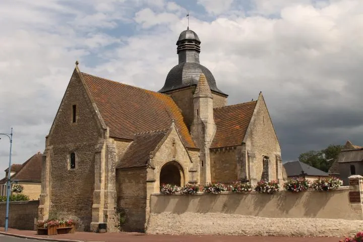 Image qui illustre: Église Saint-pierre-du-breuil