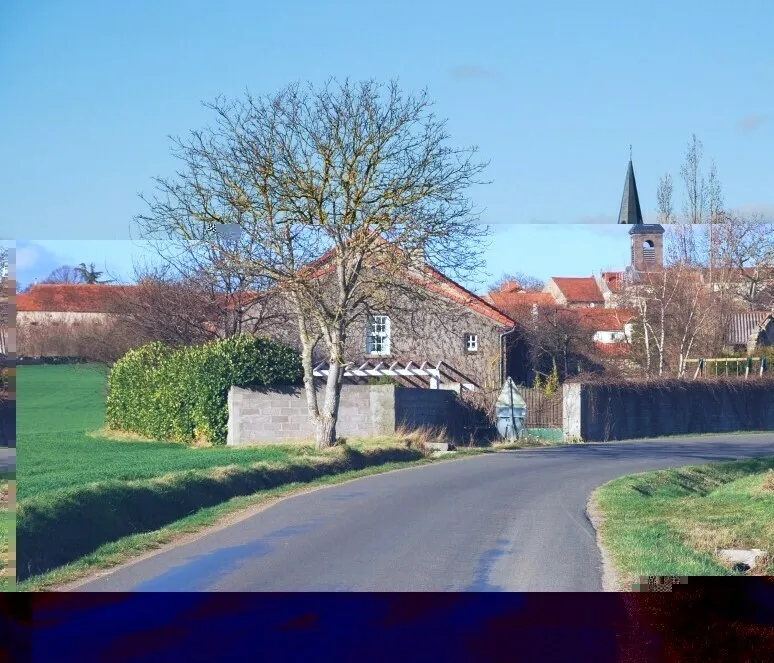 Image qui illustre: Parcours pédestre à Chambaron sur Morge - 0