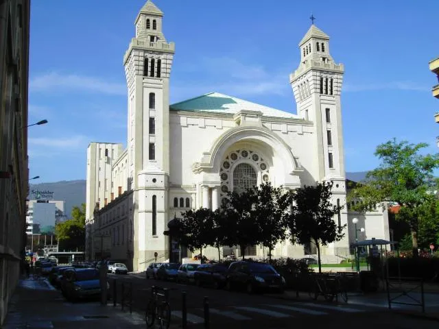 Image qui illustre: La Basilique du Sacré-Coeur de Grenoble
