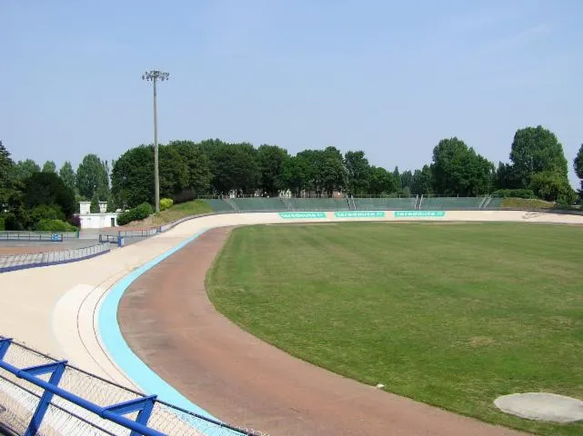 Image qui illustre: Vélodrome André Pétrieux
