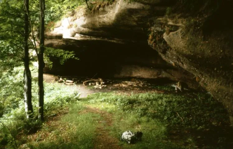 Image qui illustre: Grotte Des Francs-tireurs