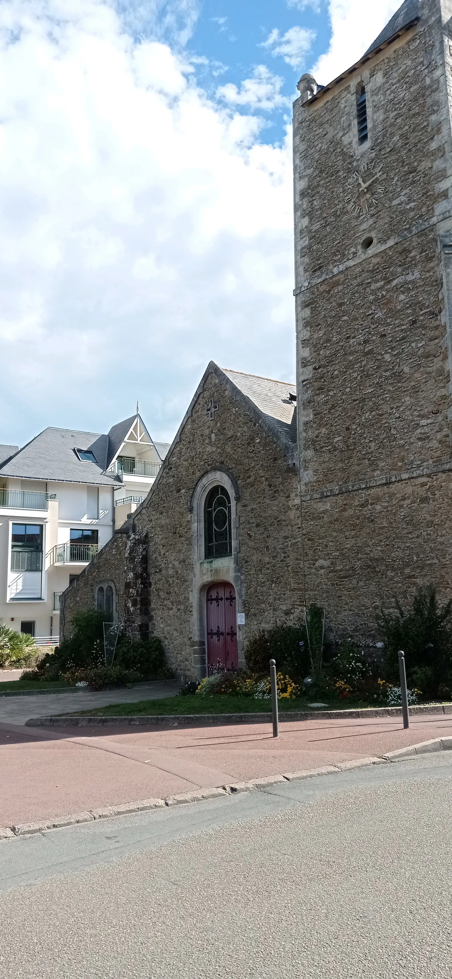 Image qui illustre: Eglise Paroissiale St Nicolas De L'estuaire à Saint-Brevin-les-Pins - 1