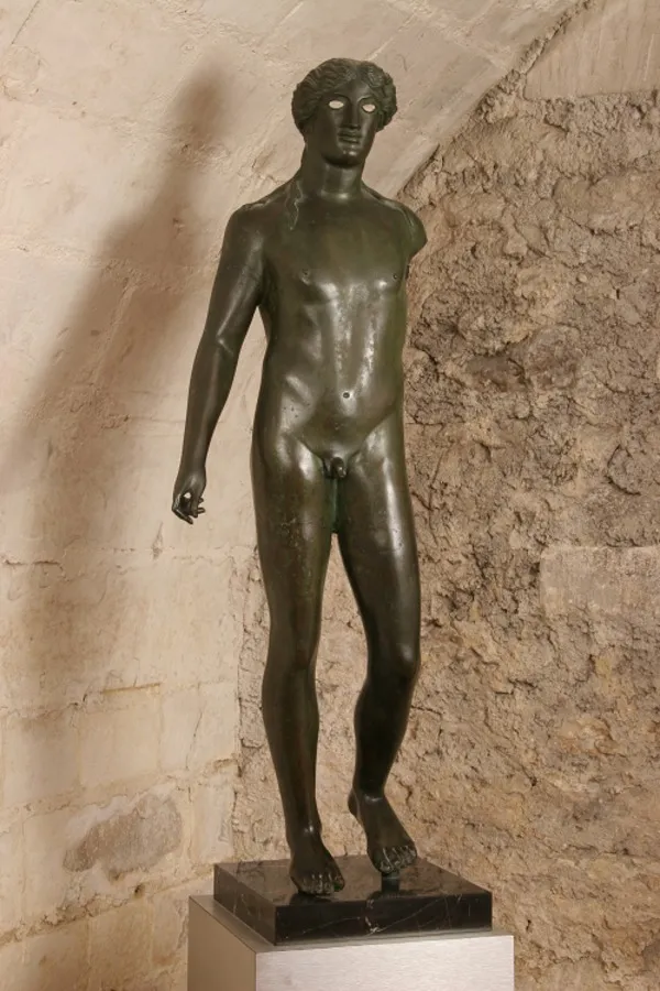 Image qui illustre: Présentation de sculptures provenant de l'ancien Couvent des Cordeliers (prison Hennequin) à Troyes - 0