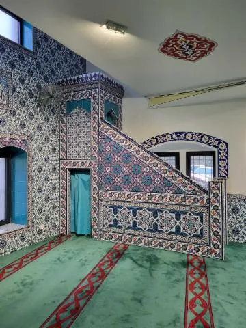 Image qui illustre: Visitez une mosquée inspirée de l'architecture ottomane