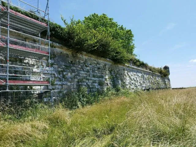 Image qui illustre: Visite guidée des fouilles archéologiques du bastion d'Hiers à Brouage