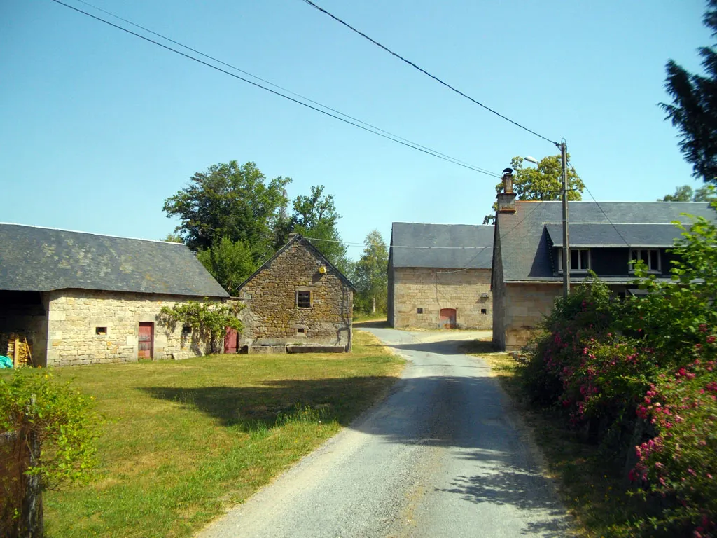 Image qui illustre: Les Villages (variante De 6 Km) à Bugeat - 2