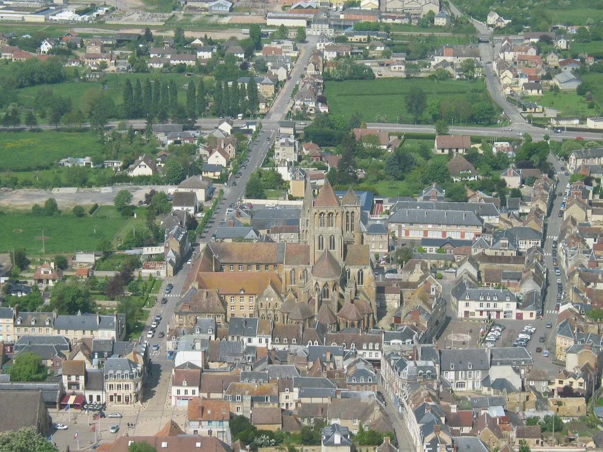 Image qui illustre: Visite Guidée De Saint-pierre-sur-dives à Saint-Pierre-en-Auge - 0