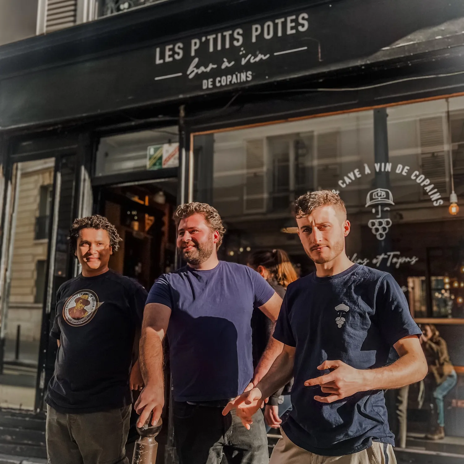 Image qui illustre: Les P'tits Potes - Bar à vin de copains à Paris - 2