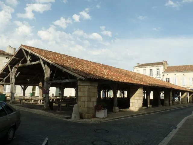 Image qui illustre: Les Halles de Cozes