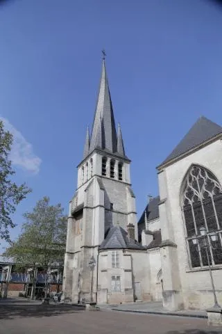 Image qui illustre: Visitez librement une église emblématique de la ville et ses vitraux du XIXème siècle