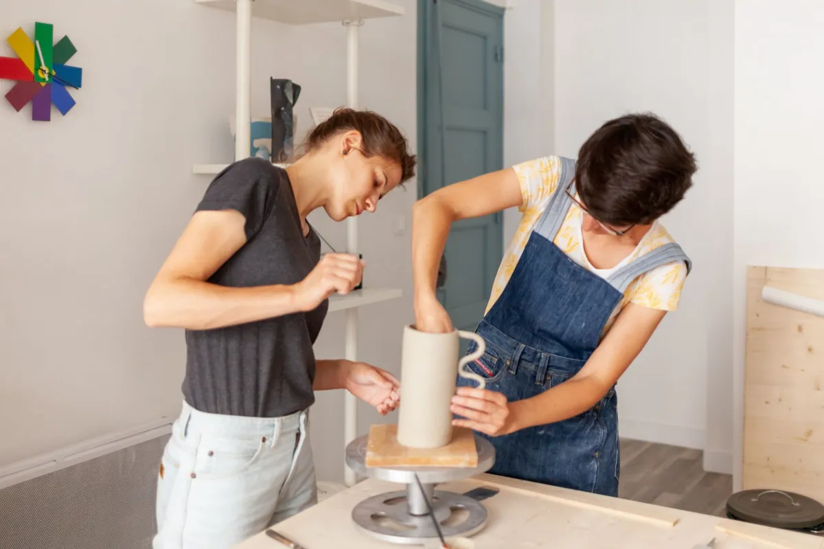 Image qui illustre: Modelez votre vase en céramique à Lyon - 2