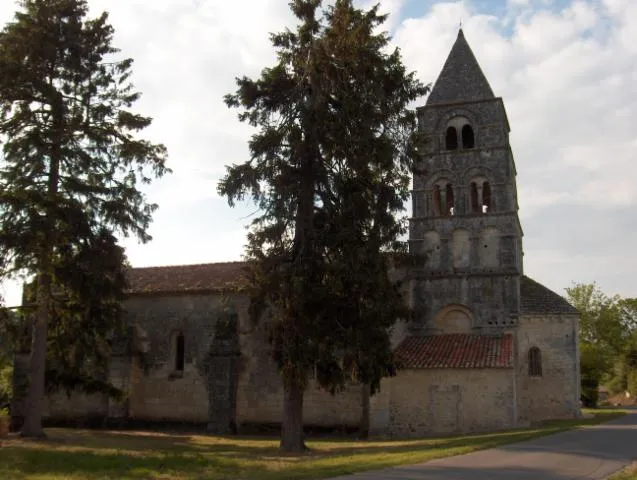 Image qui illustre: Eglise Notre-Dame de Gardes-Le-Pontaroux