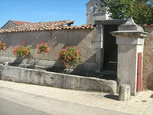 Image qui illustre: La fontaine de Frémeréville-sous-les-Côtes