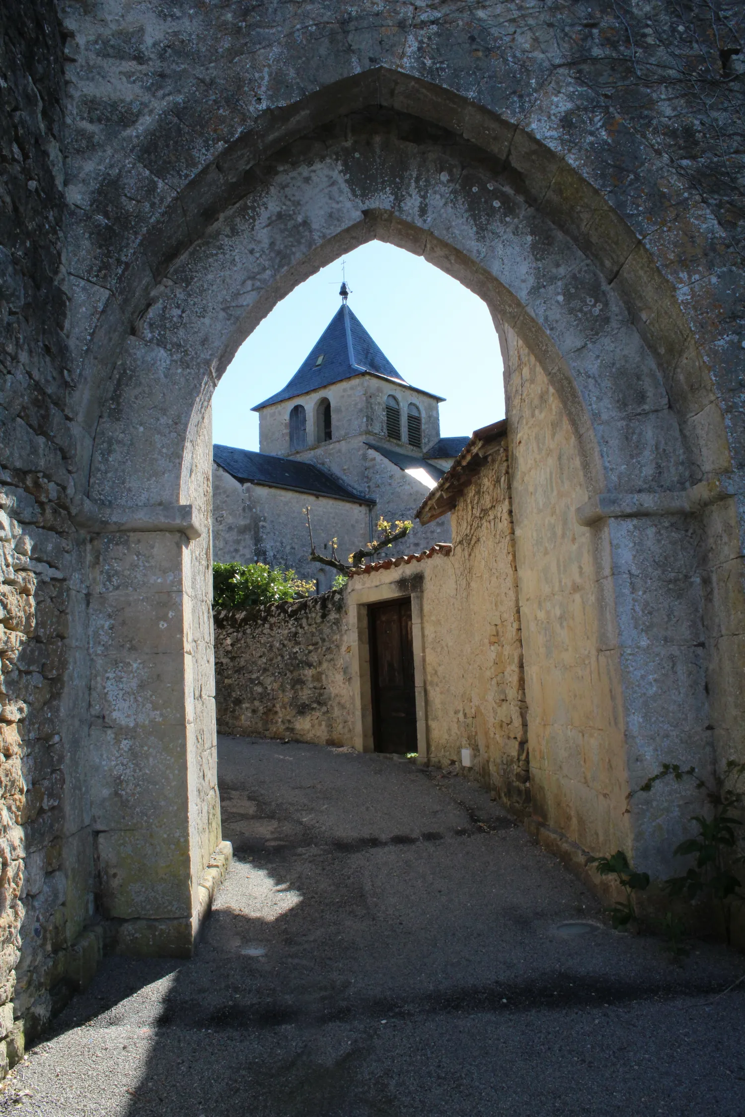 Image qui illustre: Venez découvrir l'église médiévale de Cénac à Salmiech - 0