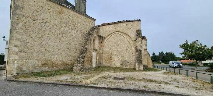 Image qui illustre: Vestiges de l'église Saint-Hermand