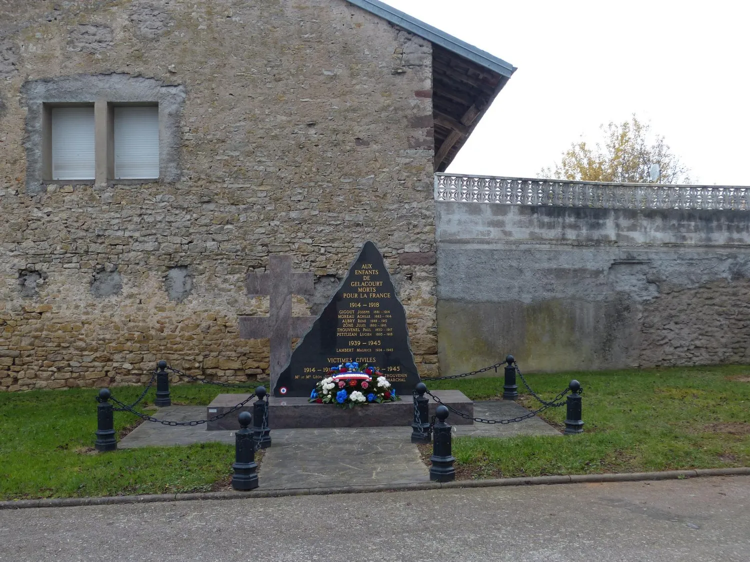 Image qui illustre: Monument Aux Morts De Gélacourt à Gélacourt - 0