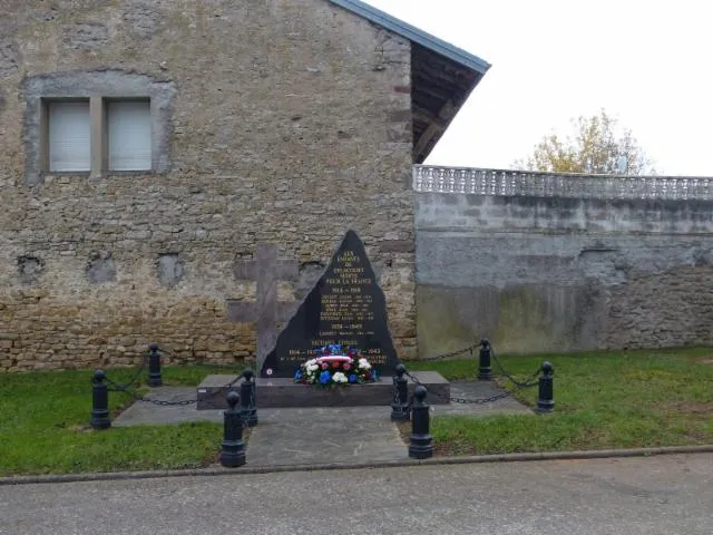 Image qui illustre: Monument Aux Morts De Gélacourt