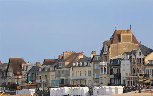 Image qui illustre: Visite guidée : Saint-Aubin à l'époque de la mode des bains de mer, villas, plaisirs et détente
