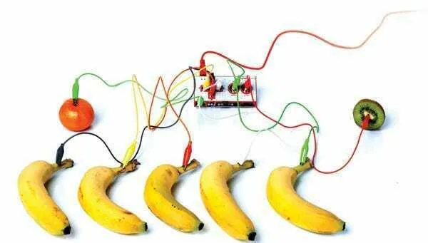 Image qui illustre: Makey-Makey : la banane connectée !