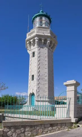 Image qui illustre: Phare du Mont Saint-Claire