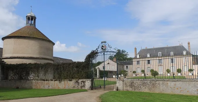 Image qui illustre: Château De Touchebredier à La Chapelle-du-Noyer - 1