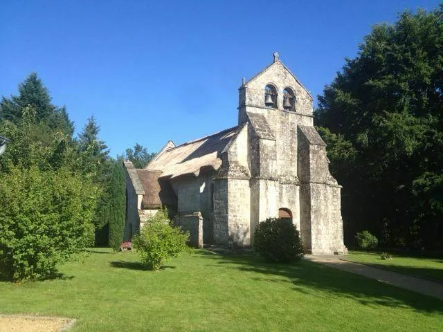 Image qui illustre: Visite libre de l'église de Lestards (seule église de France couverte en chaume)