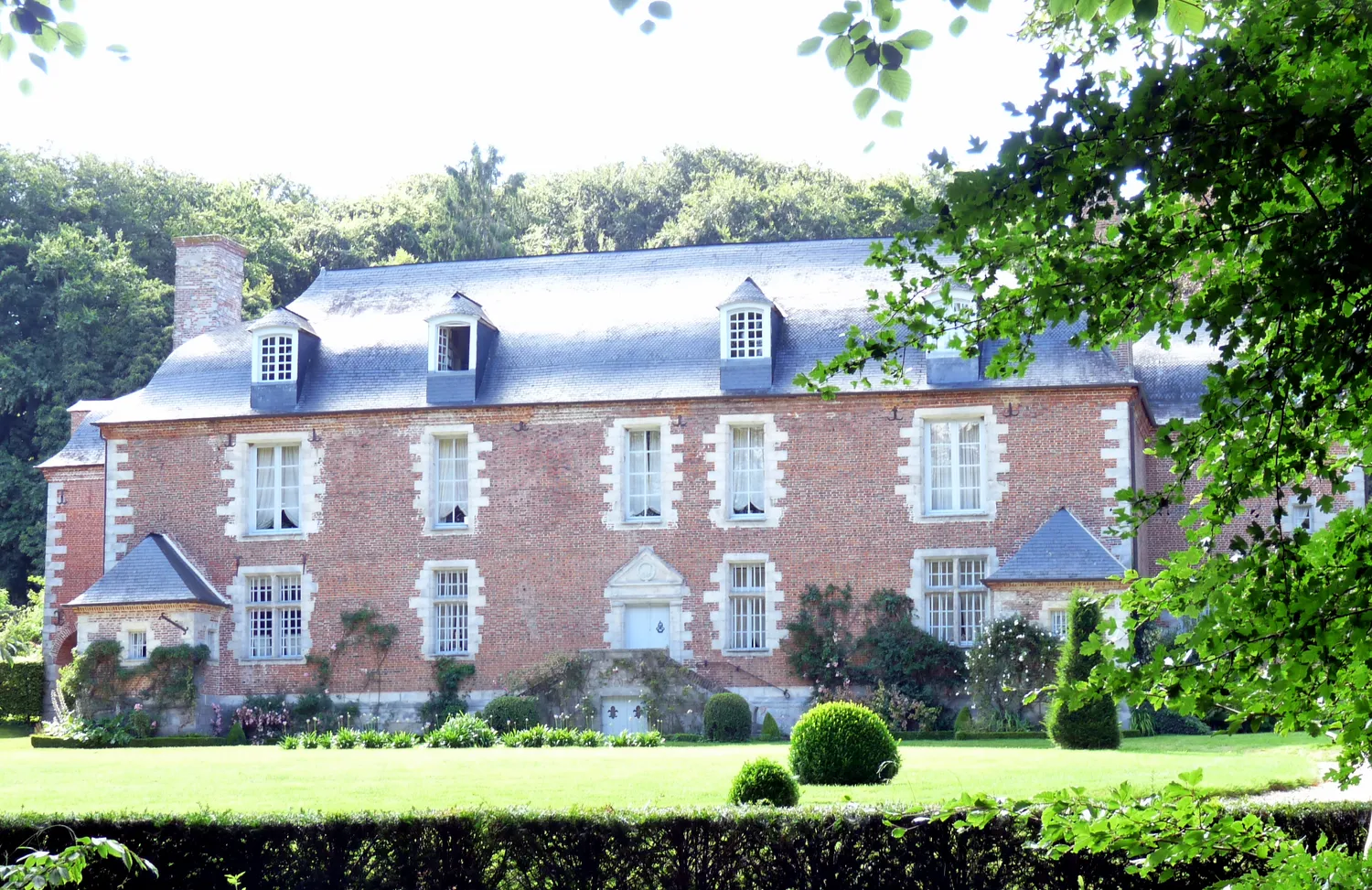 Image qui illustre: Château D'herbouville à Saint-Pierre-le-Vieux - 1