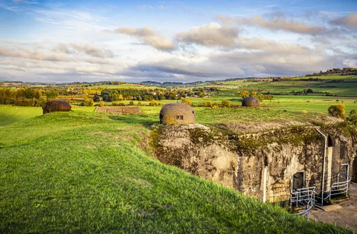 Image qui illustre: Visitez une fortification de la Seconde Guerre mondiale