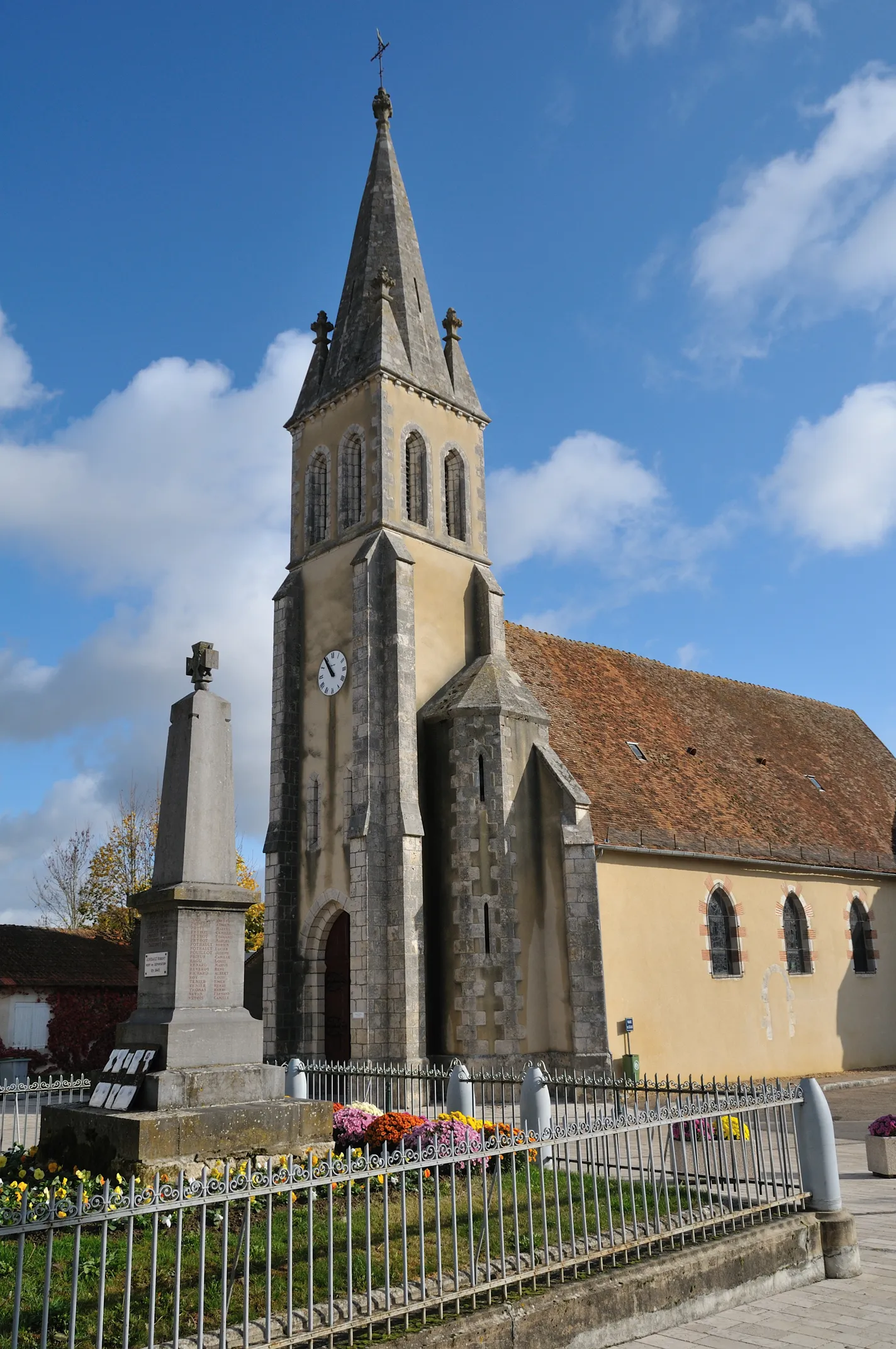 Image qui illustre: Eglise Saint-pierre-et-saint-brice à Saint-Brisson-sur-Loire - 1