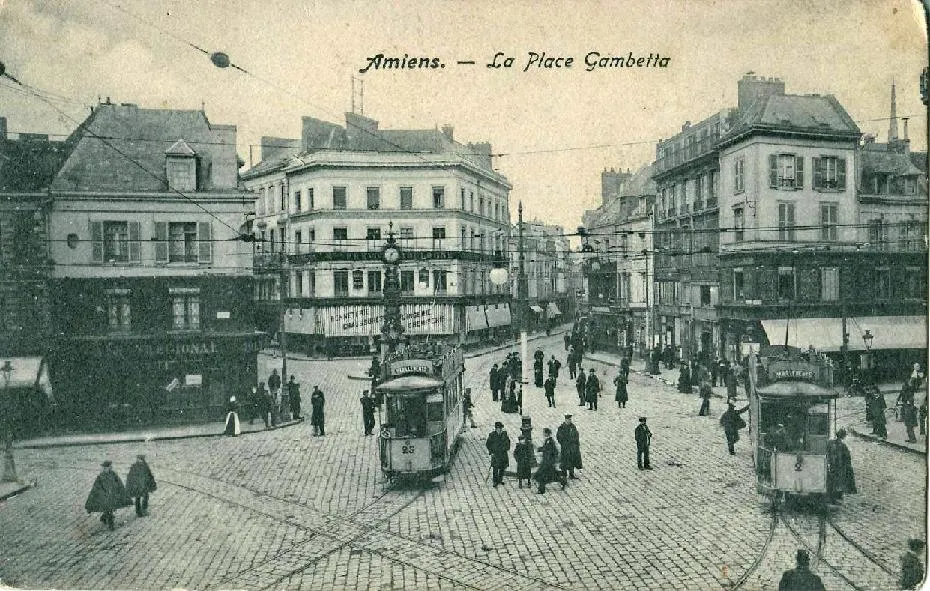 Image qui illustre: Place Gambetta