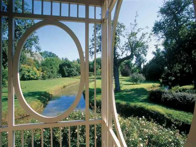 Image qui illustre: Jardins Du Château De Vendeuvre