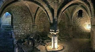 Image qui illustre: Visite de la cave dîmière du prieuré de Maule