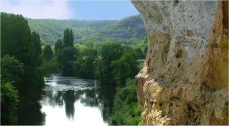 Image qui illustre: Sur la Rivière Vézère de Montignac à Tursac à Montignac-Lascaux - 0