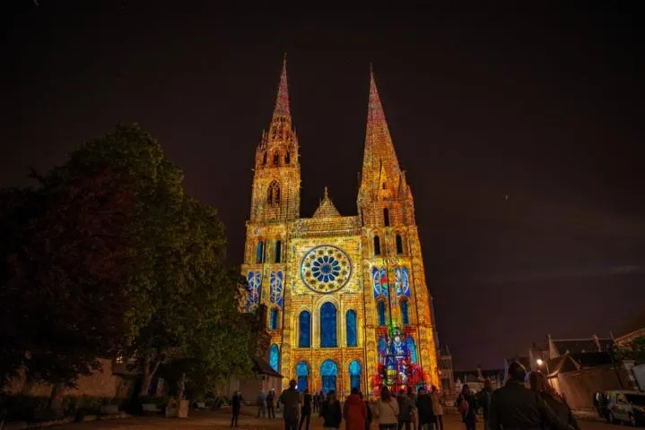 Image qui illustre: Visite Guidée Chartres En Lumières