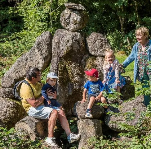 Image qui illustre: Sentier De L'imaginaire : Du Magma À La Pierre