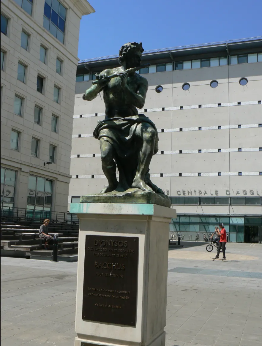 Image qui illustre: Statue Dionysos à Montpellier - 0