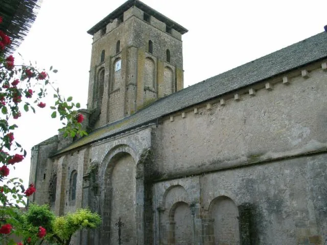 Image qui illustre: Église de Varen : un voyage dans le temps et l'histoire religieuse