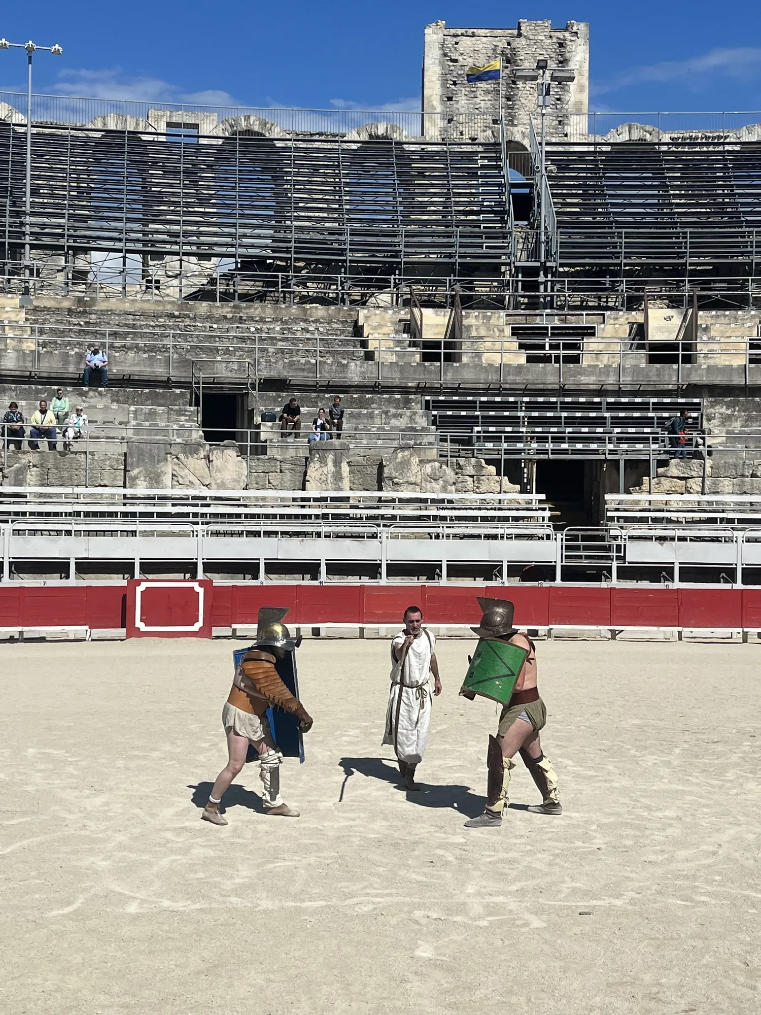 Image qui illustre: Les gladiateurs dans l'amphithéâtre à Arles - 0