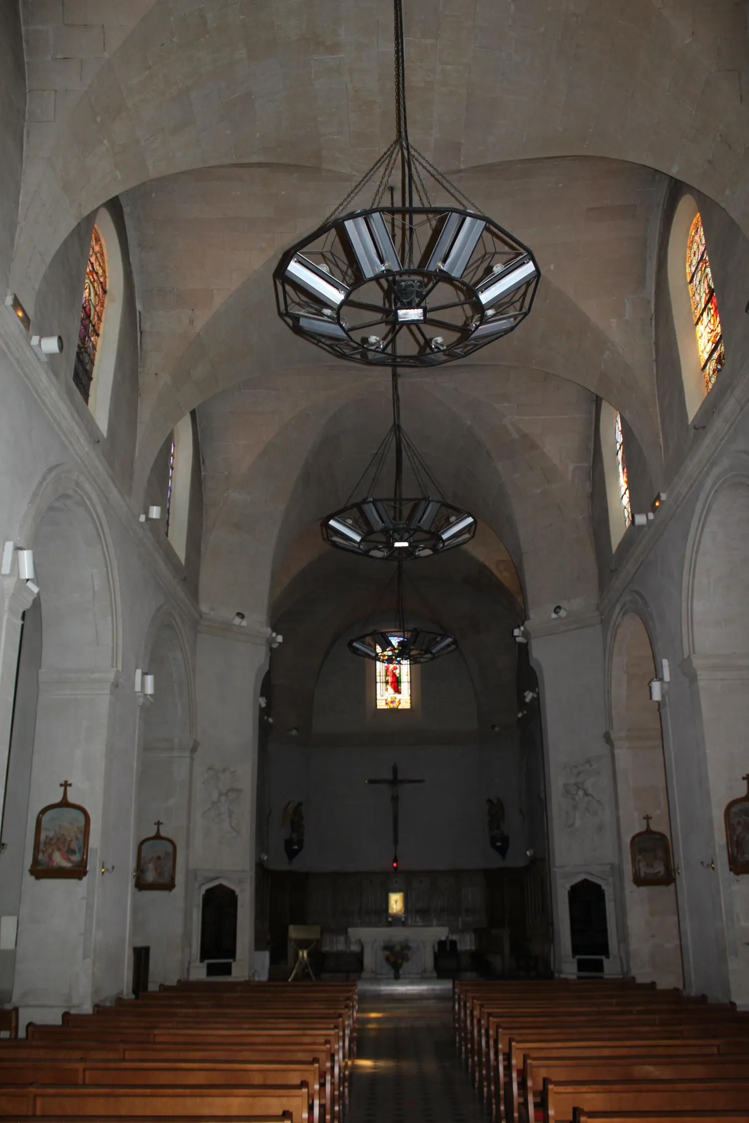 Image qui illustre: Eglise Saint-pierre à Rognonas - 0