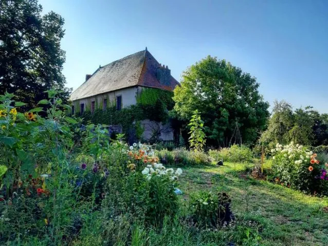 Image qui illustre: Visite guidée de l'ancien relais de poste et du studiolo de Droiturier