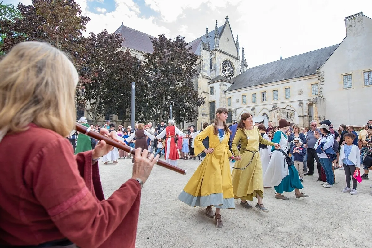 Image qui illustre: Initiation aux danses du Moyen Âge et de la Renaissance à Joinville - 0